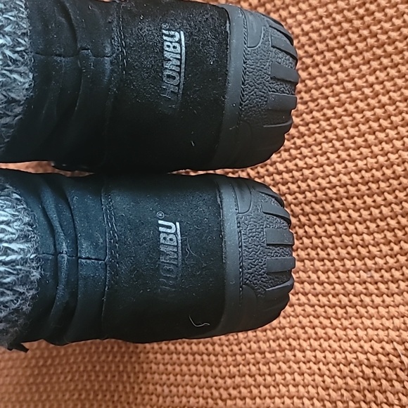 Khombu Water Resistant Laura All Weather Bootie - Picture 2 of 4